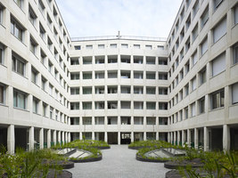 Wohn- und Geschäftshaus Lindengasse | Office buildings | Adolf Krischanitz