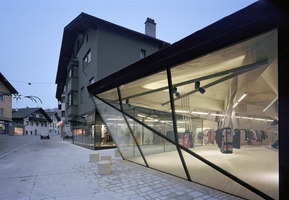 „Föger Woman Pure“ | Shops | Pedrocchi Architekten