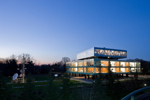 VAKKO Headquarters and Power Media Center | Edificio de Oficinas | REX