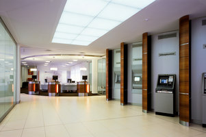New interior design of the VR Bank Main-Kinzig eG | Referencias de fabricantes | Carpet Concept
