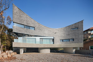 The Curving House | Maisons particulières | JOHO Architecture