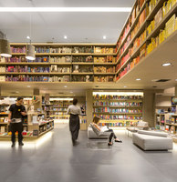 Saraiva Bookstore | Shop interiors | Studio Arthur Casas