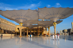 250 hochflexible Sonnenschirme für Pilger in Medina | Manufacturer references | Sefar