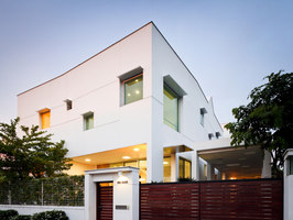 T-House | Casas Unifamiliares | EKAR architects