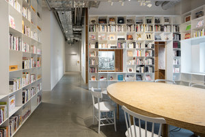 Hue 5F | Intérieurs de magasin | Schemata Architects