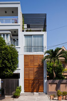 Townhouse with a Folding-Up Shutter | Semi-detached houses | MM++ Architects