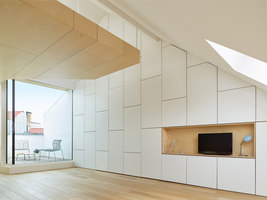 Rénovation, division et extension d'une maison mitoyenne bruxelloise | Pièces d'habitation | Martens-Brunet Architects