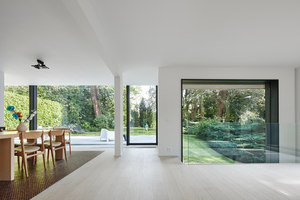 Rénovation et extension d'une villa quatre façades en Flandre | Maisons particulières | Martens-Brunet Architects