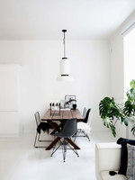 Clean & Monochromatic Helsinki Home | Locali abitativi | Laura Seppänen Design Agency