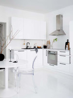 Clean & Monochromatic Helsinki Home | Espacios habitables | Laura Seppänen Design Agency