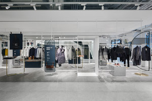 Magmode of Hangzhou Kerry Center store | Intérieurs de magasin | RIGI Design