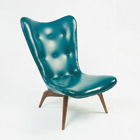 R152 contour chair