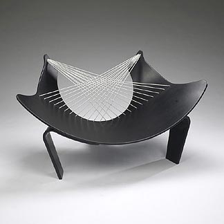 Wing lounge chair