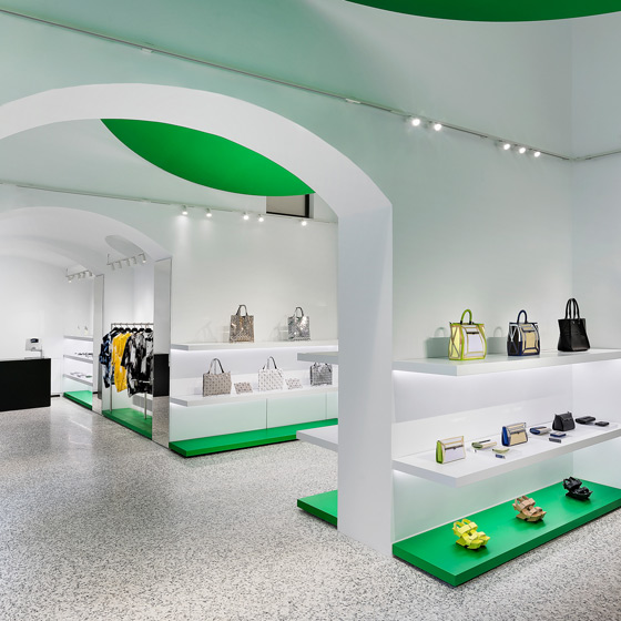 Sell out retail spaces that show off