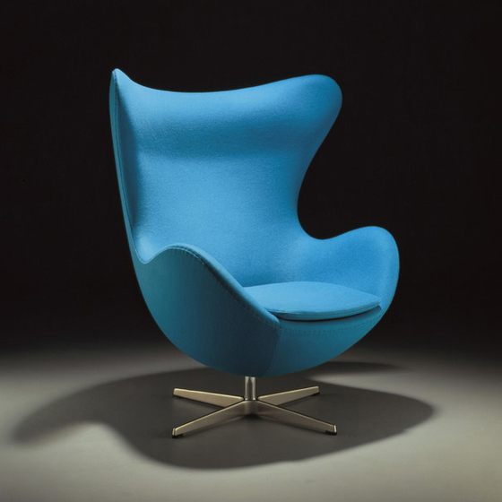 Egg™ Lounge chair | 3316 | Walnut leather | Polished aluminum base + Footstool | 3127 | Walnut leather | Polished aluminum base | Fauteuils | Fritz Hansen