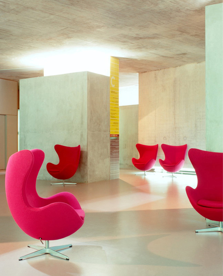 Egg™ Lounge chair | 3316 | Grey leather | Polished aluminum base | Sessel | Fritz Hansen