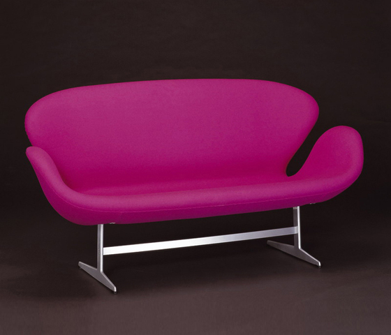 Swan™ | Sofa | 3321 | Leather upholstred | Polished aluminum base | Divani | Fritz Hansen