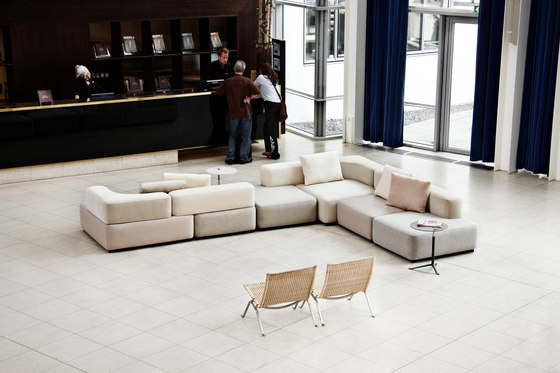 PK22™ | Lounge chair | Wicker | Satin brushed staineless spring steel base | Sessel | Fritz Hansen