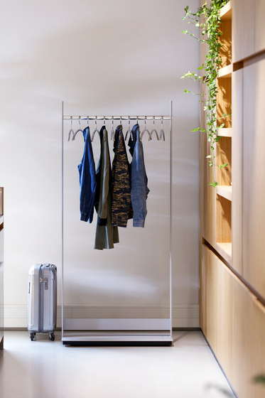 Standtogether coat rack | Porte-manteau | Cascando
