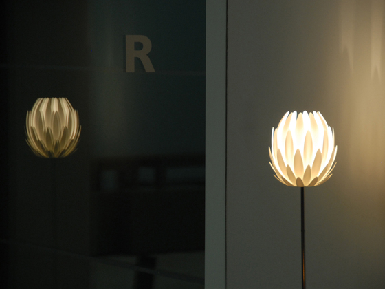 Lily.MGX – High Table Lamp | Lampade tavolo | .MGX by Materialise