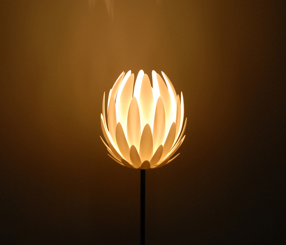 Lily.MGX – High Table Lamp | Table lights | .MGX by Materialise