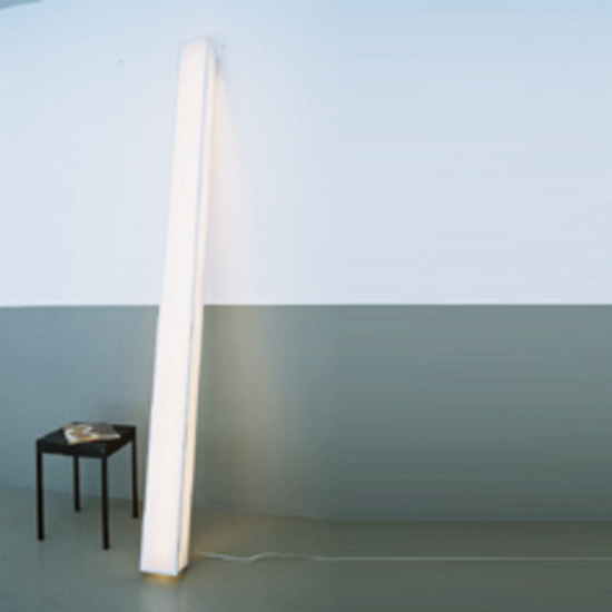 Lithe 2m | Free-standing lights | Ozone
