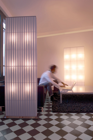 Paravent pivotant H302 floor lamp | Pareti mobili | Dix Heures Dix
