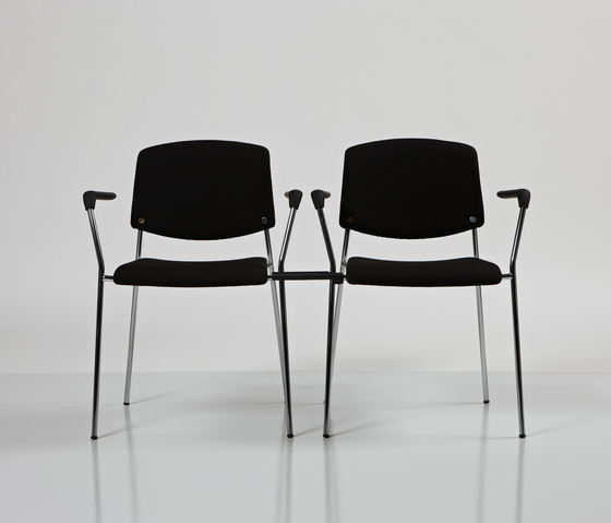 Pause Runner | Chairs | Magnus Olesen