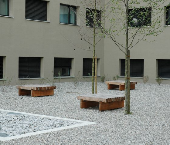 Sol Bench square seating area | Benches | BURRI