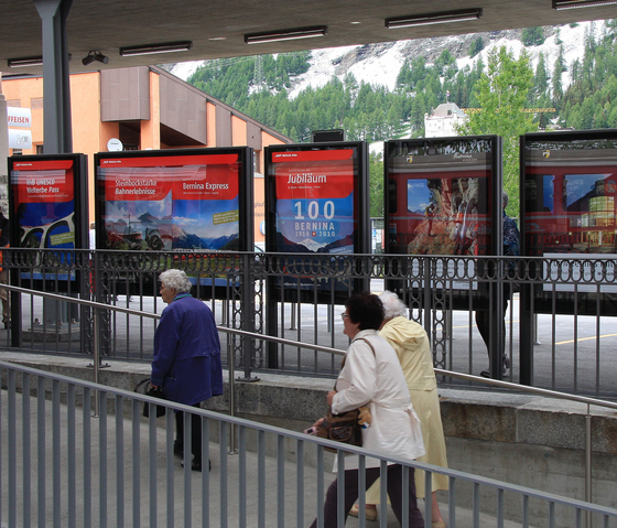 City Lights - Display Cabinets | Terminales de información | BURRI