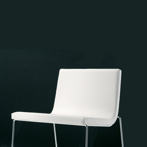 Lineal Comfort SI 0567 | Chairs | Andreu World