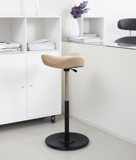 Move™ | Lean stools | Variér Furniture