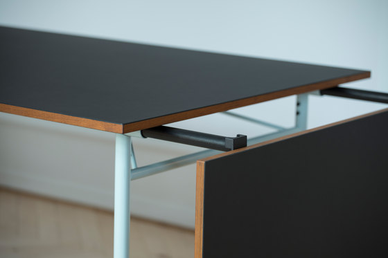 Nyhavn Table and Tray Unit | Scrivanie | House of Finn Juhl - Onecollection