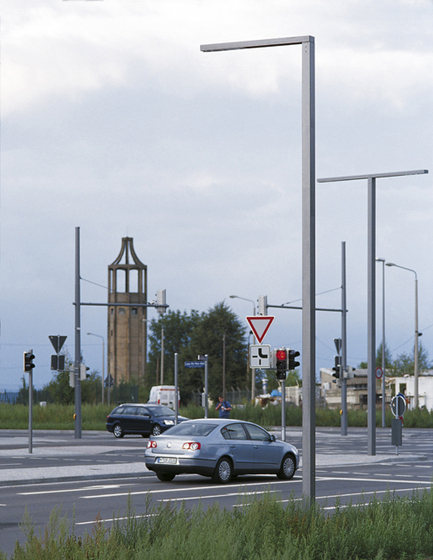 Linea 4500 Luminaria de poste con brazo simple | Iluminación de caminos | Hess