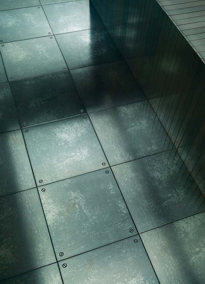 Titanium 45,7x45,7 | Wall tiles | Iris Ceramica
