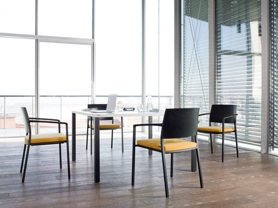 client standing table | Mesas altas | Wiesner-Hager