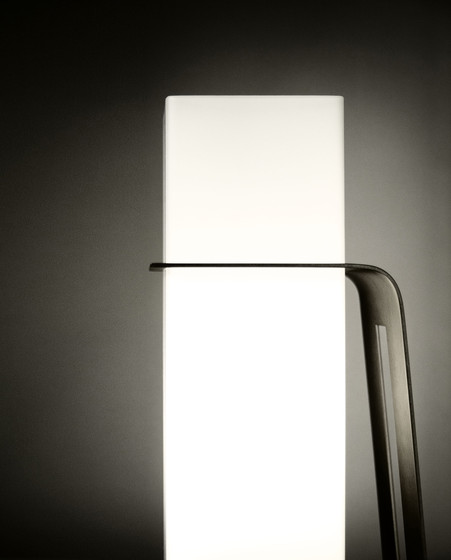 tovier M-2404 table lamp | Lampade tavolo | Estiluz