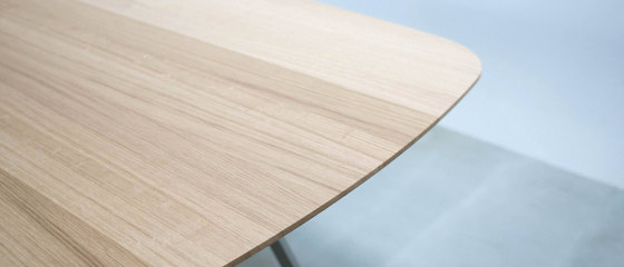 Solid T | Dining tables | HUSSL