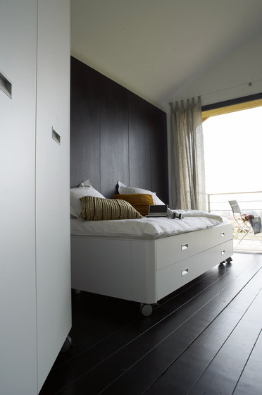 Travel Studio | Companion Bed 120 X 200 On Castors by Ligne Roset