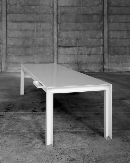 TABLE FOR TOOLS | Tables de repas | Colect