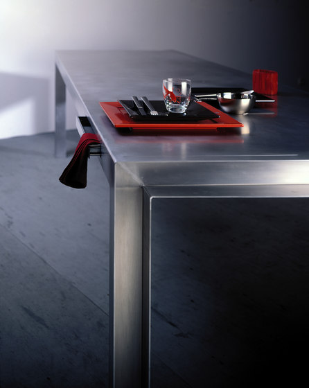 TABLE FOR TOOLS | Dining tables | Colect