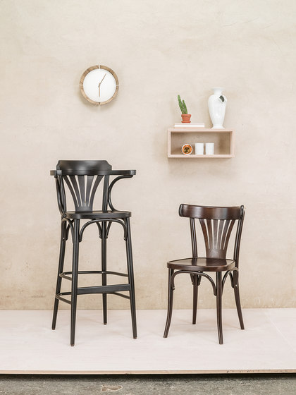 135 Barstool upholstered | Bar stools | TON A.S.