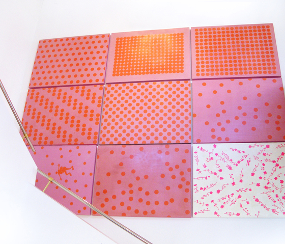 moveable wallpaper dots 1 | Peintures murales / art | Nina Levett