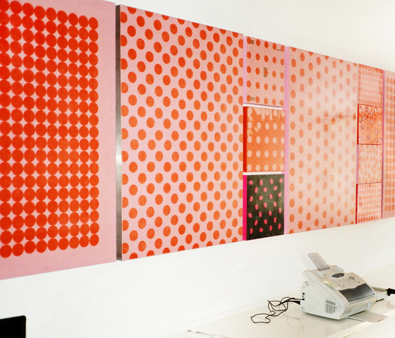 moveable wallpaper dots 1 | Quadri / Murales | Nina Levett