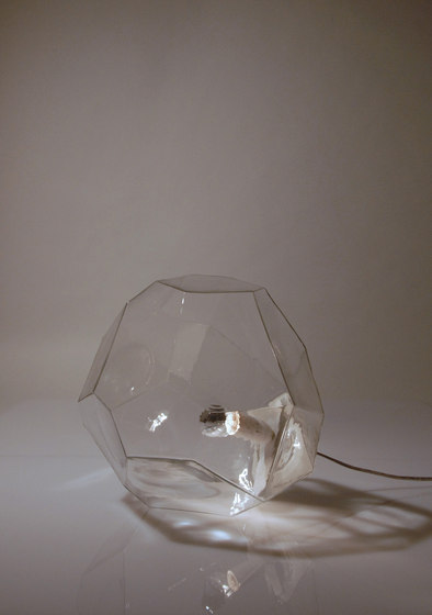 Asteroid Table Lamp | Lámparas de sobremesa | Innermost