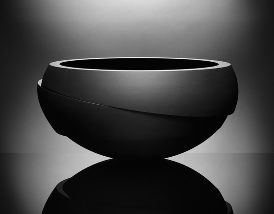 Armadillo | Vase crystal | Vases | Anna Torfs
