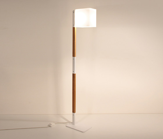 Lighthouse F Floor lamp | Free-standing lights | Luz Difusión