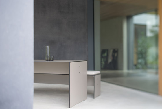Riva side table | Side tables | conmoto