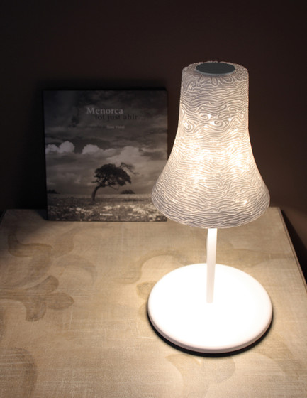 Oscar T Table lamp | Table lights | Luz Difusión