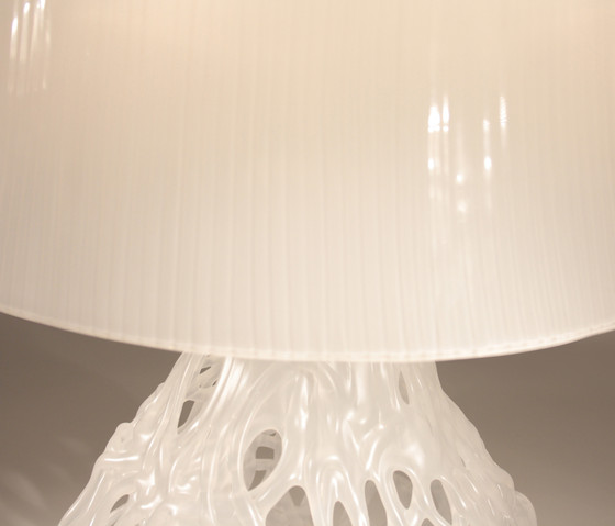 Larsson T3 Table lamp | Table lights | Luz Difusión